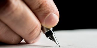 La firma del curriculum vitae negli appalti. Il legale rappresentante può firmare per tutti?